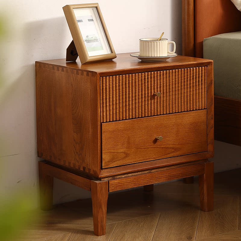 レトロな無垢材のナイトスタンド、引き出し付き収納キャビネット - Solid Wood Nightstand 2 Drawers のレビューと価格