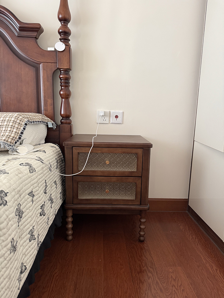ヴィンテージナイトスタンドプリントガラス無垢材家具ホームリビ - Solid Wood Nightstand 2 Drawers のレビューと価格